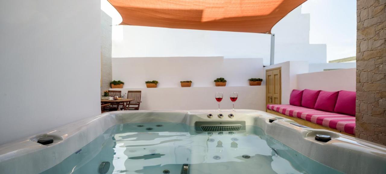 Heart Of Oia - Private House With Jacuzzi Lägenhet Exteriör bild
